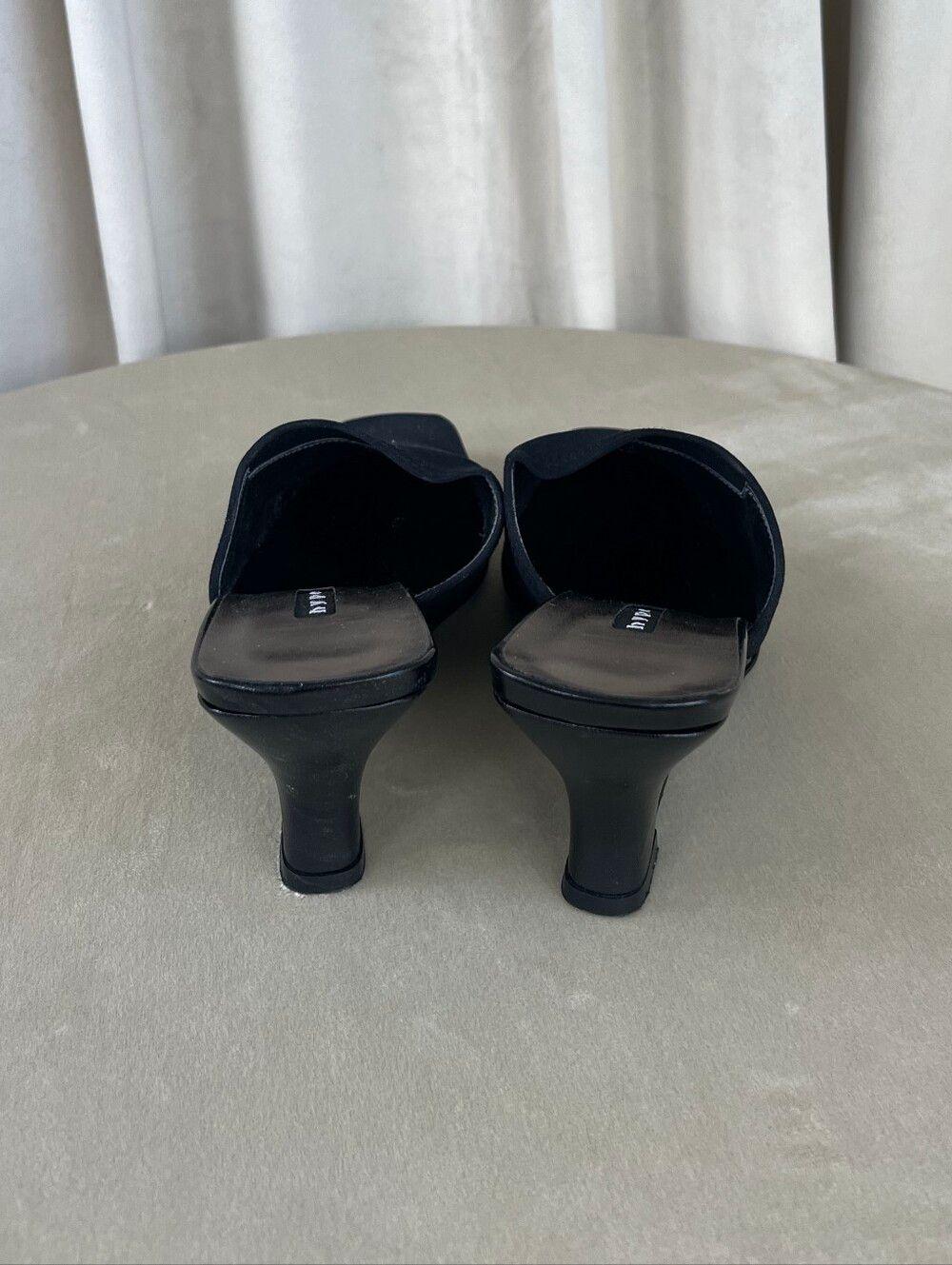 Vintage Hype Women's Black Square-Toe Slip-On Wedged Mules