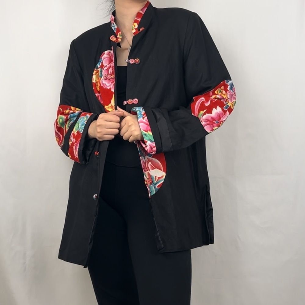 Vintage Asian Lightweight Jacket with Floral Detailing