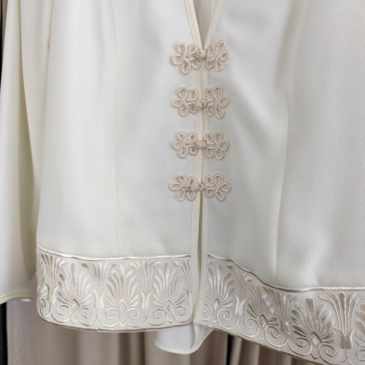 Vintage White Cream Embroidered Mandarin Tang Jacket