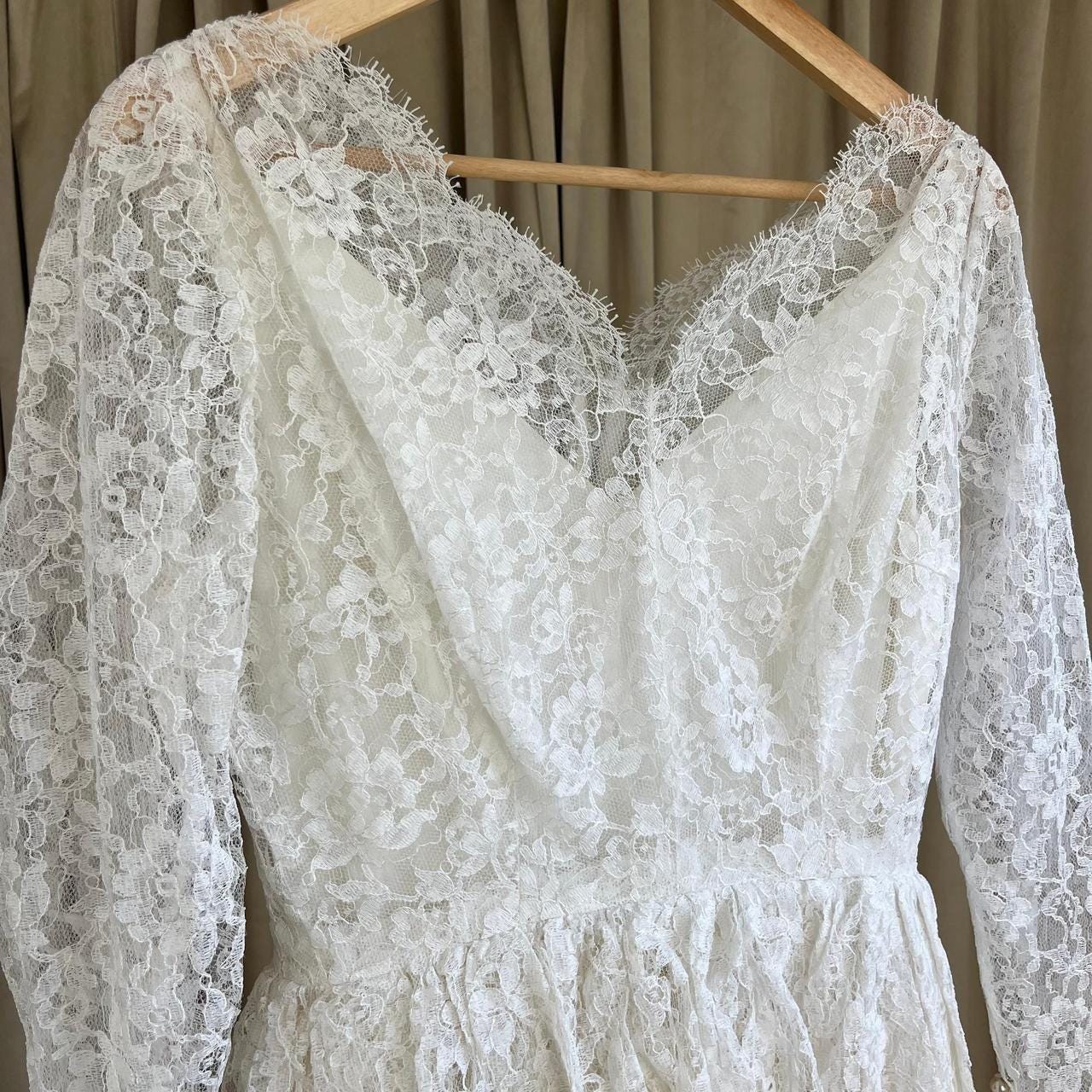 Vintage White Lace Wedding Gown Long Sleeve with Tiered Skirt