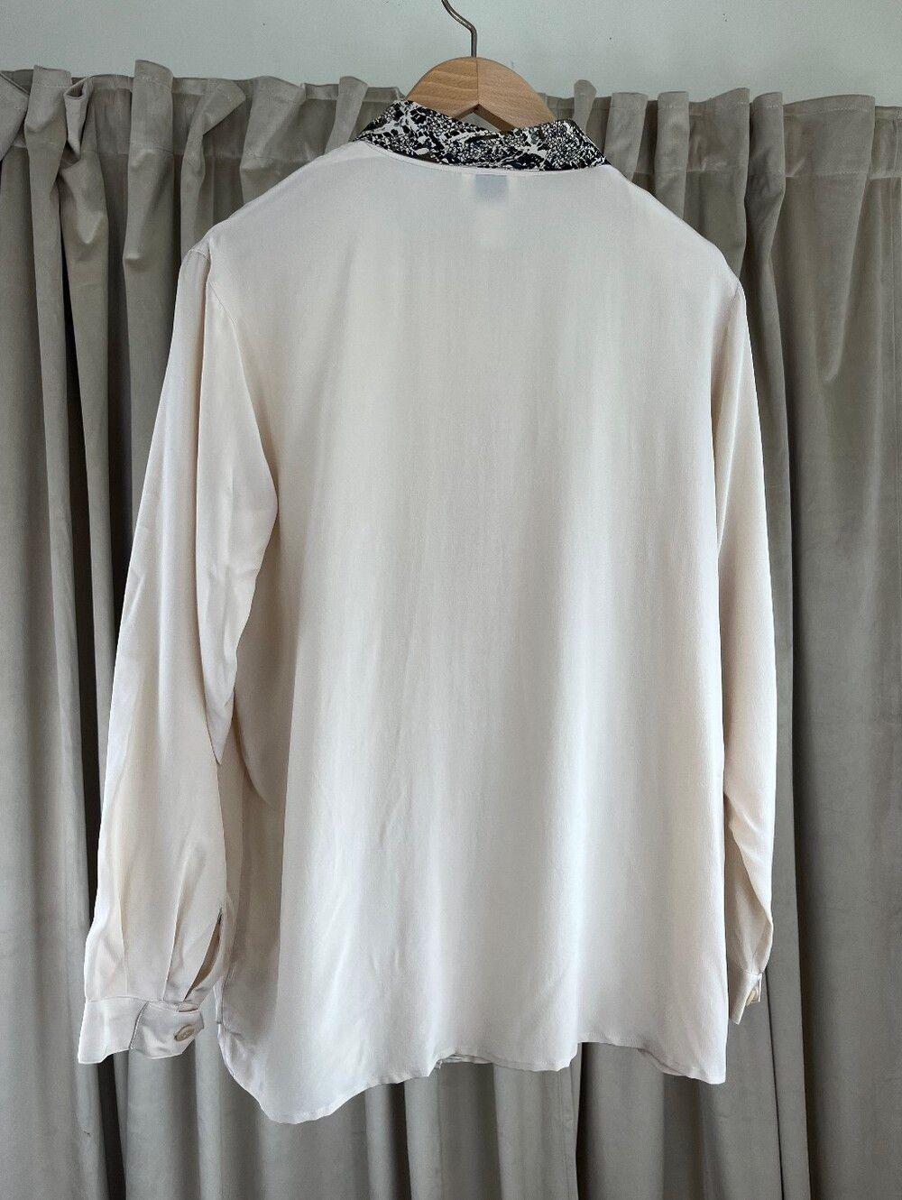 Vintage Lizden Beige Silk Blouse with Detachable Snakesprint Collar