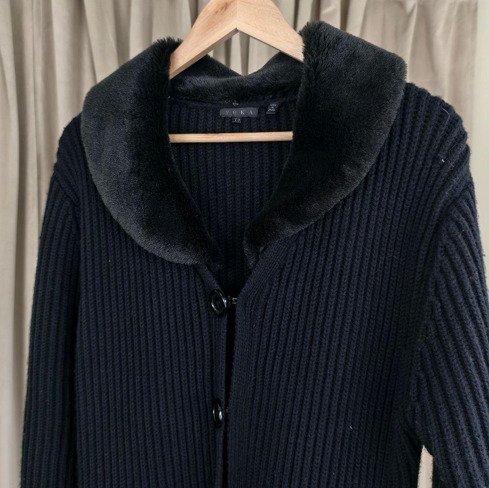 Yuka Chunky Black Long Cardigan with Faux Fur Collar