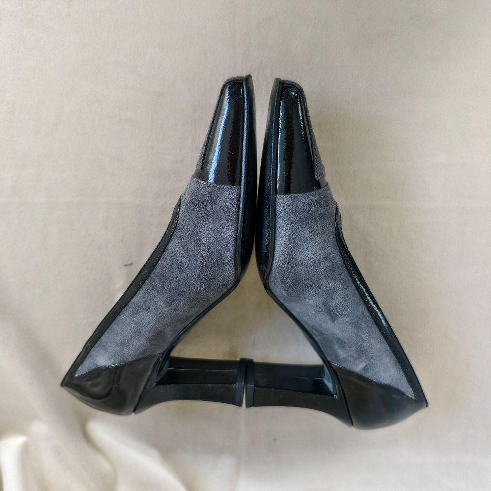 Vintage J. Renee Black and Gray Leather and Suede Heels Pumps